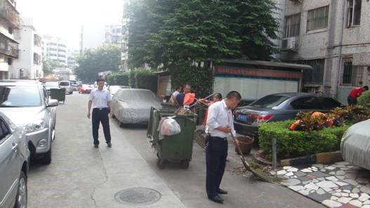 物业本部员工携手锦林新居,共创文明小区